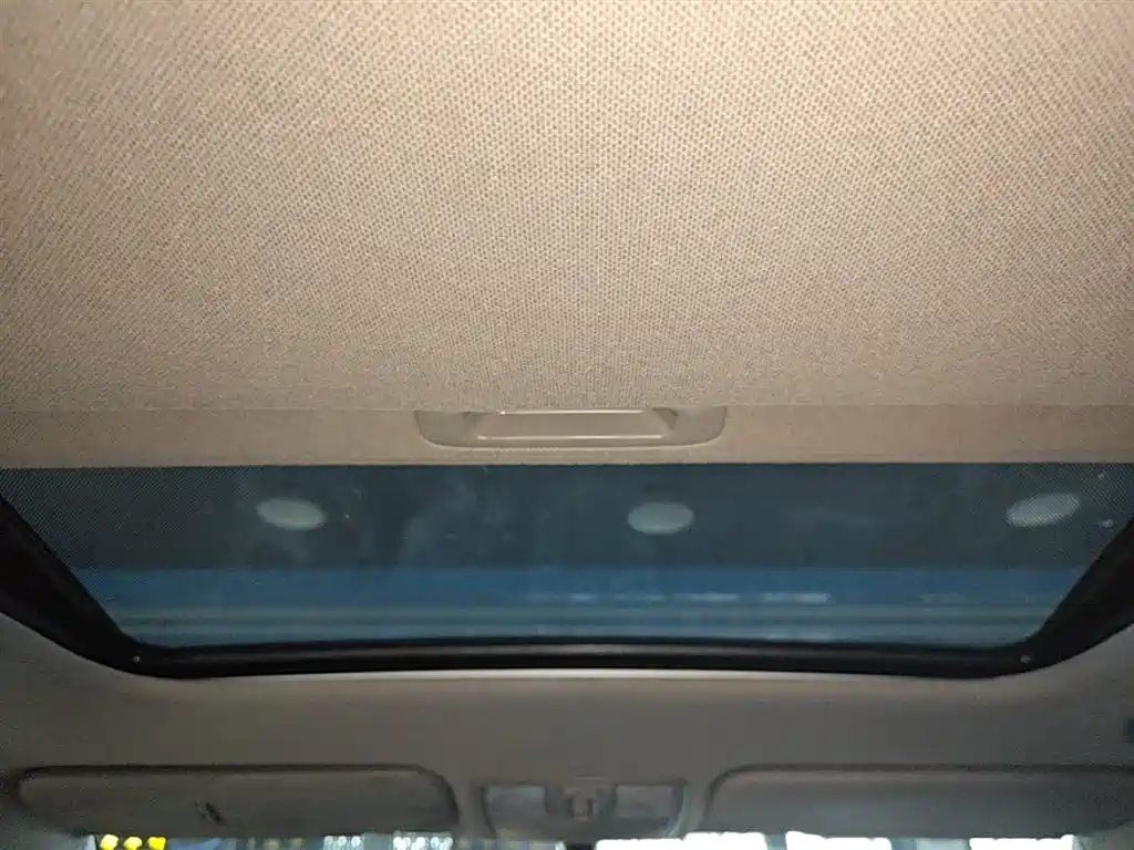 Hyundai Reina 2014 Model 1.4L Automatic GLX фото 18