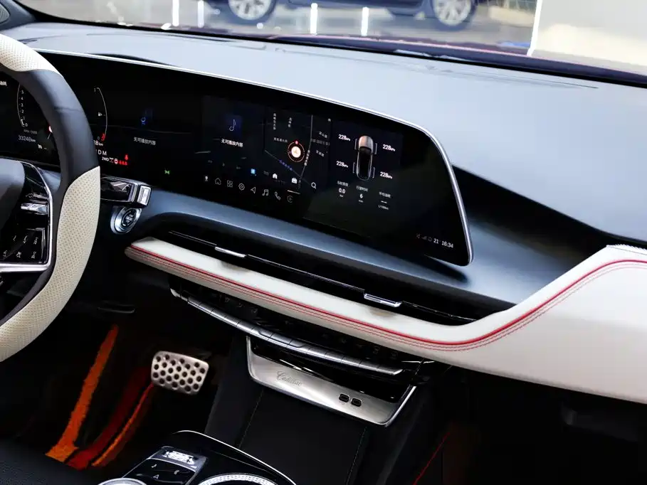 Cadillac GT4 2023 2023 28T Platinum Edition