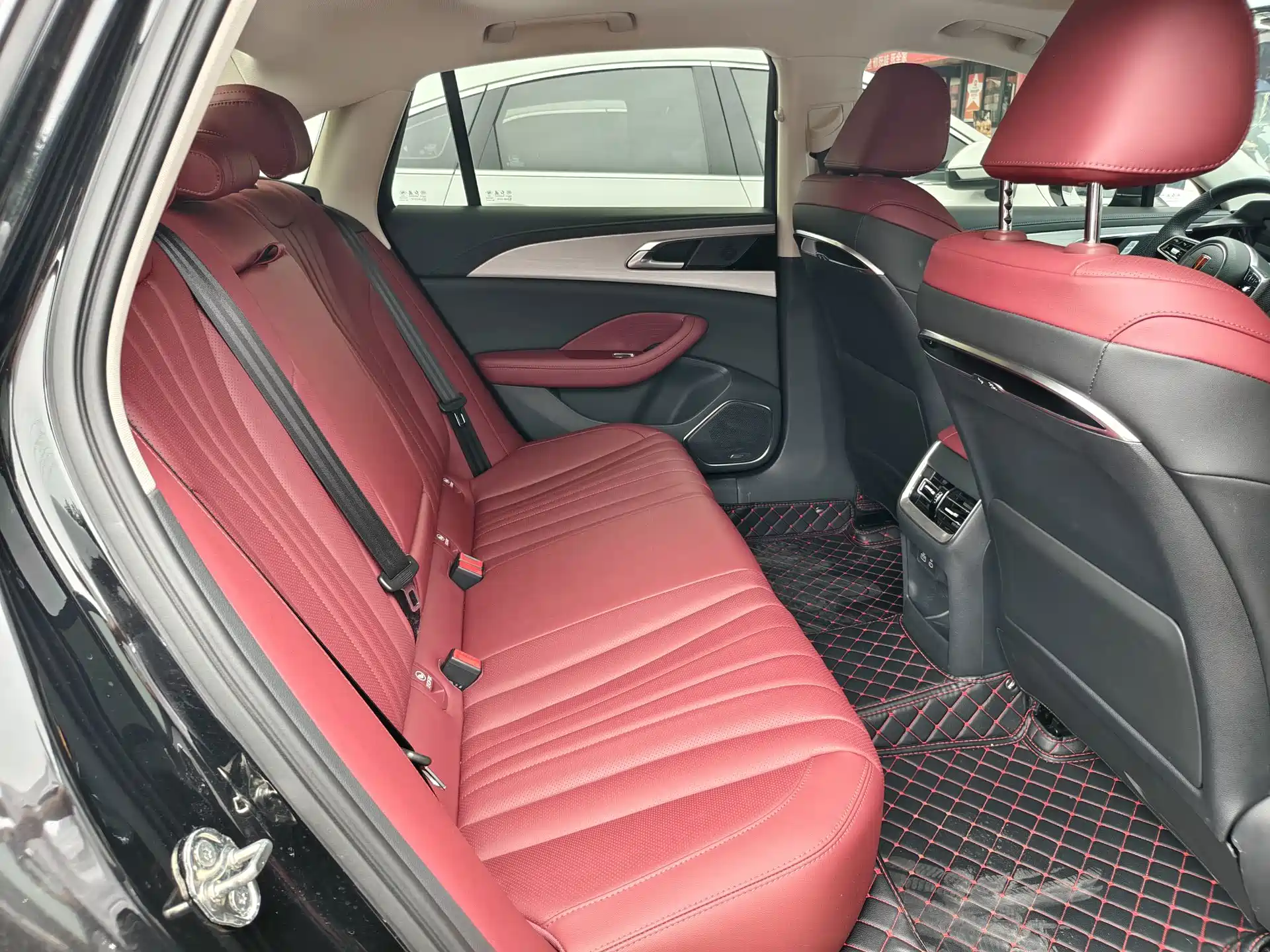 Фото 10 - Hongqi H5