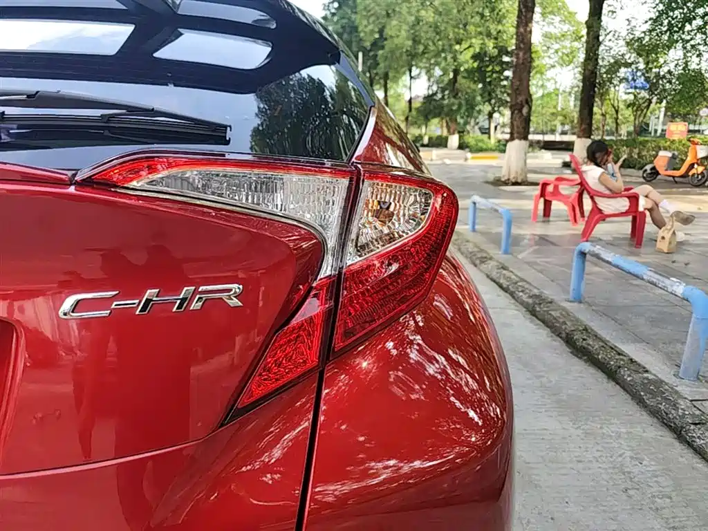 Toyota C-HR 2020 Model 2.0L Leading фото 8