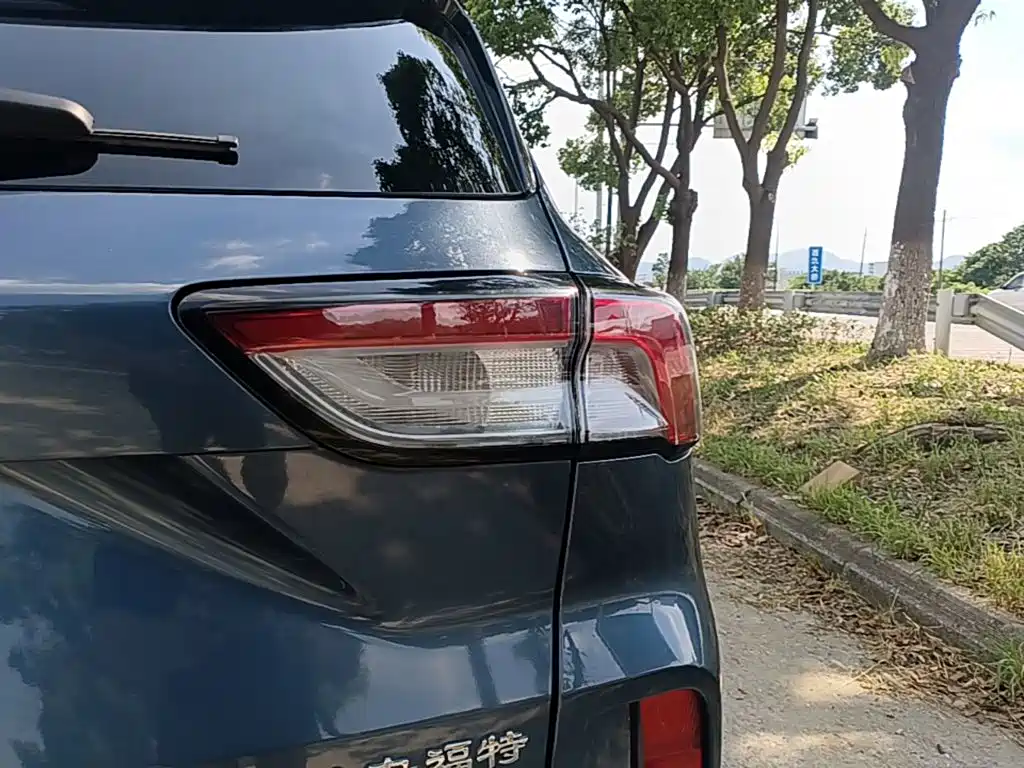 Ford Escape 2023 2020 EcoBoost 245 2WD Premium Edition