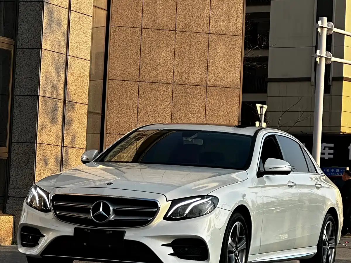 Mercedes-Benz E-Class 2018 E 200 L Sport фото 3