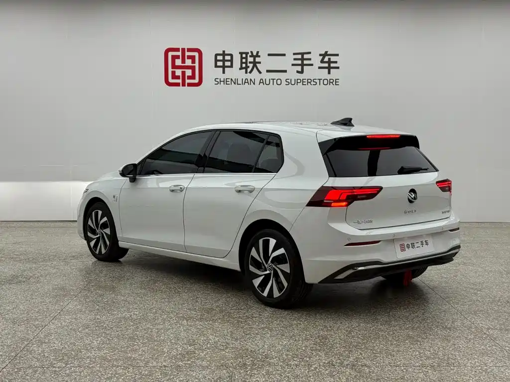 Фото 2 - Volkswagen Golf