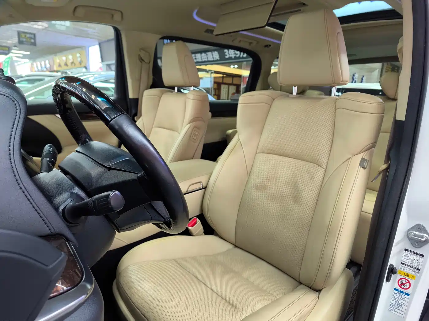 Toyota Alphard 2019 Hybrid 2.5L Luxury фото 17