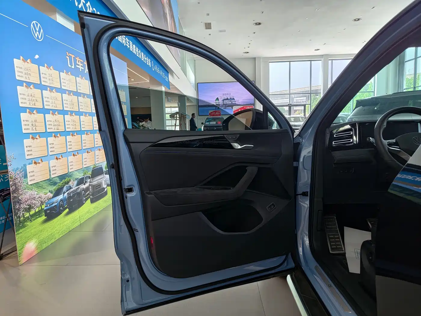 Volkswagen Tiguan L 2024 PRO 380TSI 4WD R-Line Premium Edition фото 7