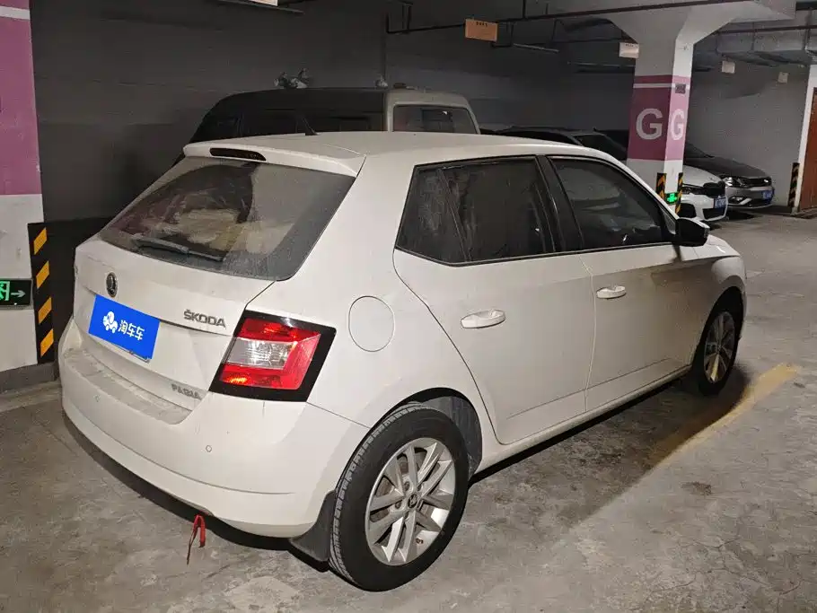 Škoda Fabia 2016 2015 1.6L Auto Smart Edition