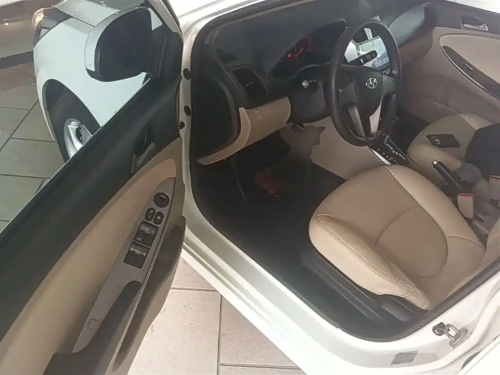 Hyundai Verna 2016 1.4L Automatic Smart GLS фото 16