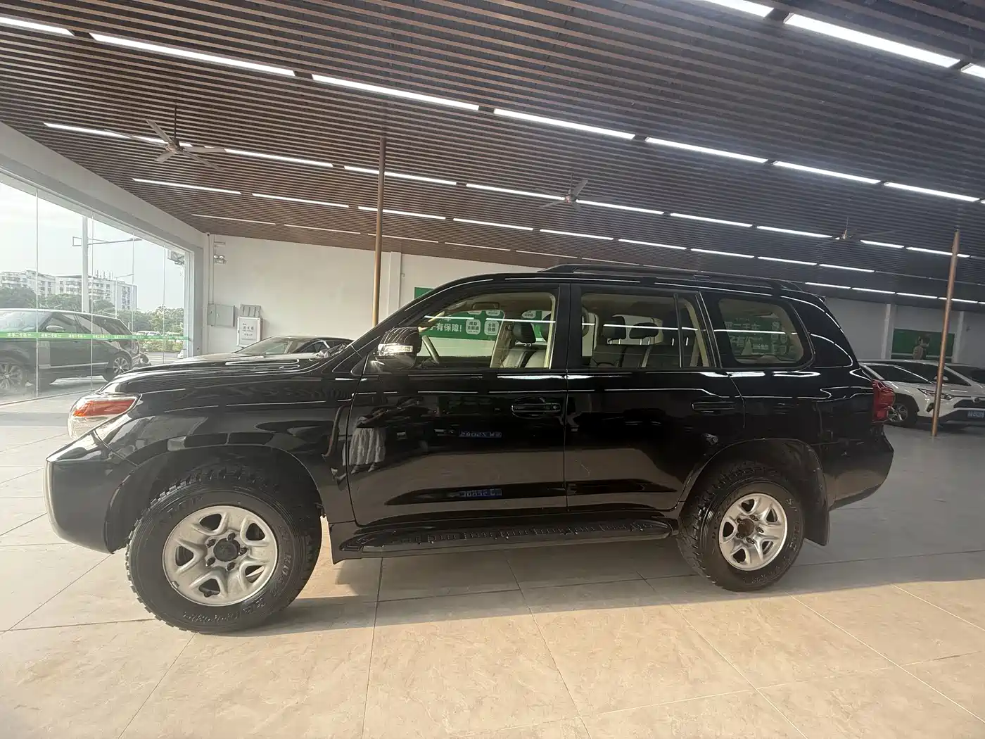 صورة 3 - Toyota Land Cruiser (Import)