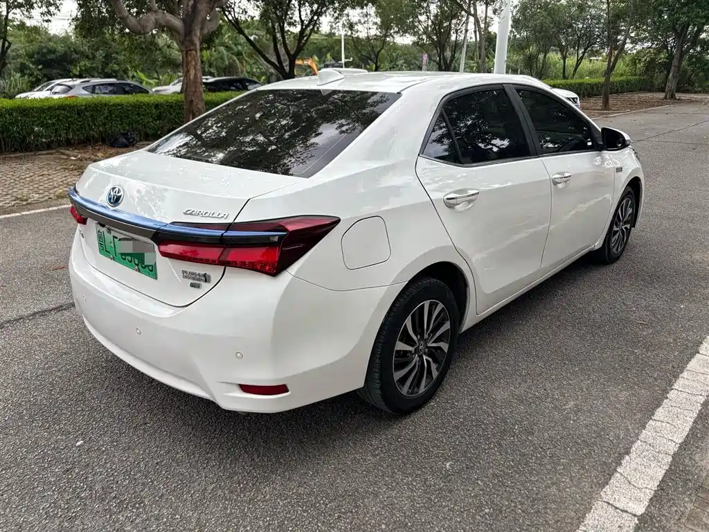 Toyota Corolla Twin Engine E+ 2020 1.8L E-CVT Comfort Edition фото 8