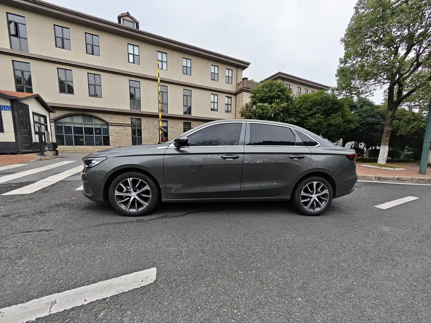 GEELY AUTOMOBILE EMGRAND