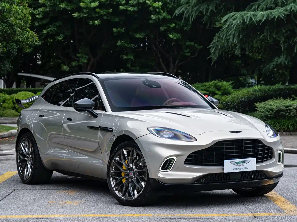 Aston Martin DBX 2023 2022 4.0T V8