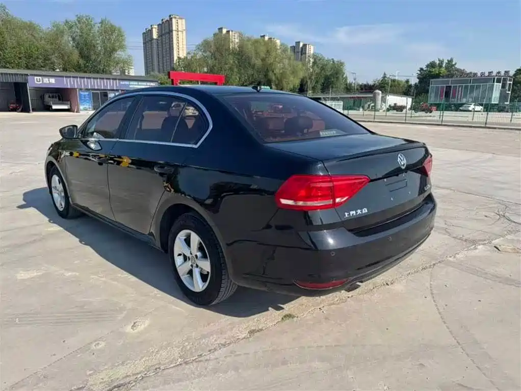 Volkswagen Lavida 2015 1.6L Manual Trend Edition фото 9