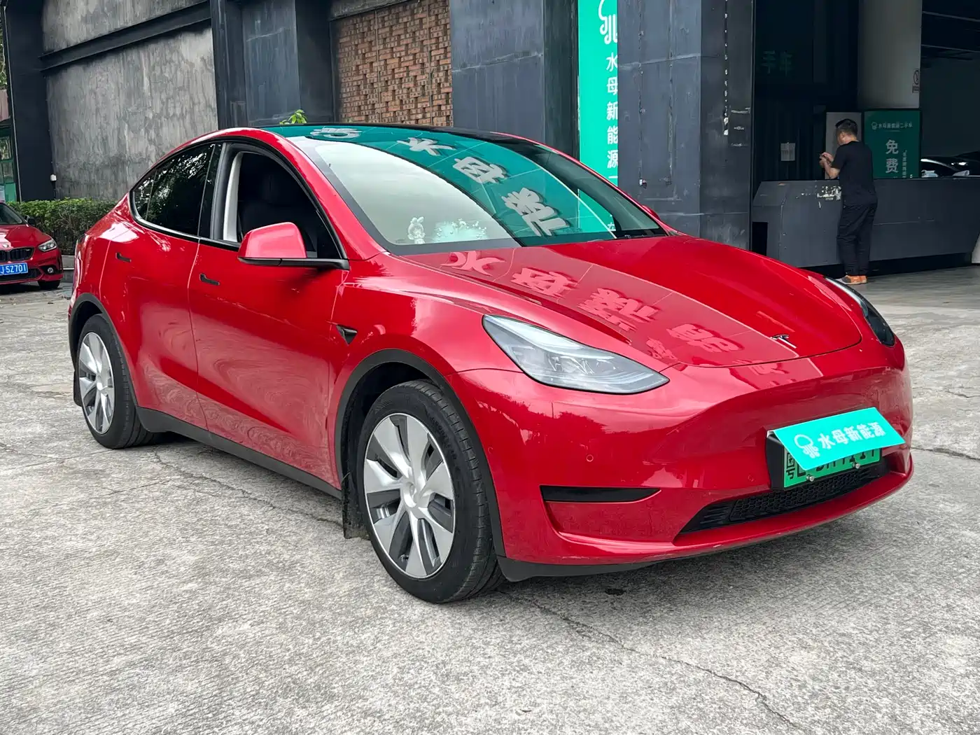 TESLA MODEL Y