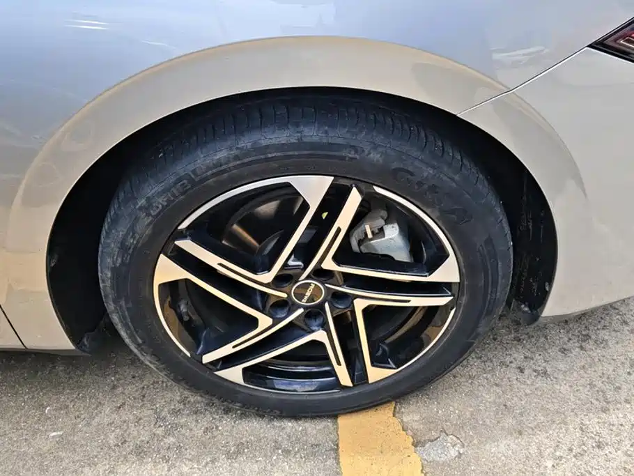 Roewe D7 2023 2023 DMH 125km Flagship Edition