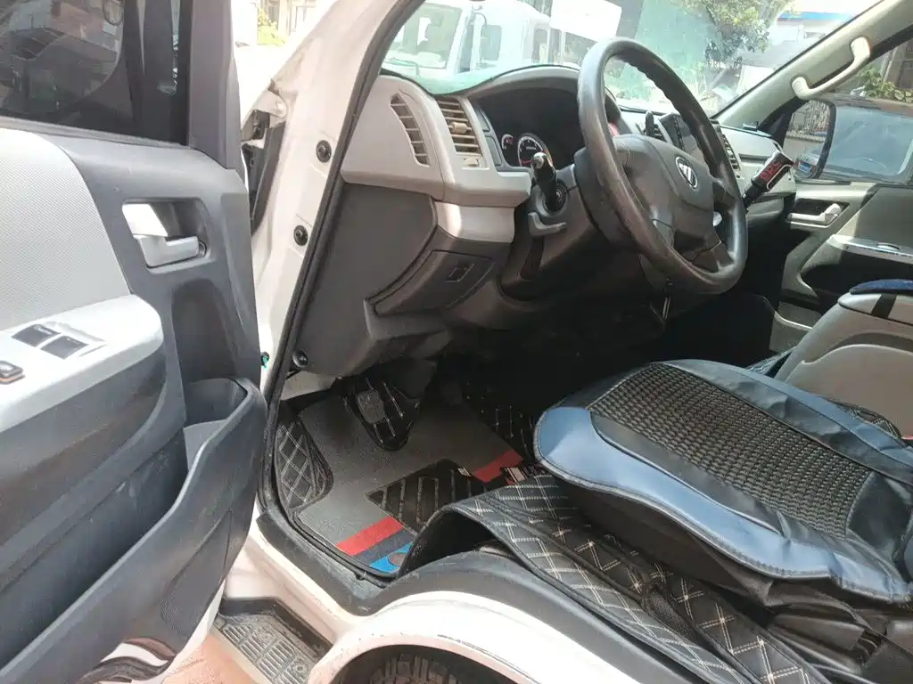 Foton Fengjing G7 2020 2020 Model 2.4L Commercial Long Wheelbase High Roof 6-Seater Business Van China VI 4K22D4M