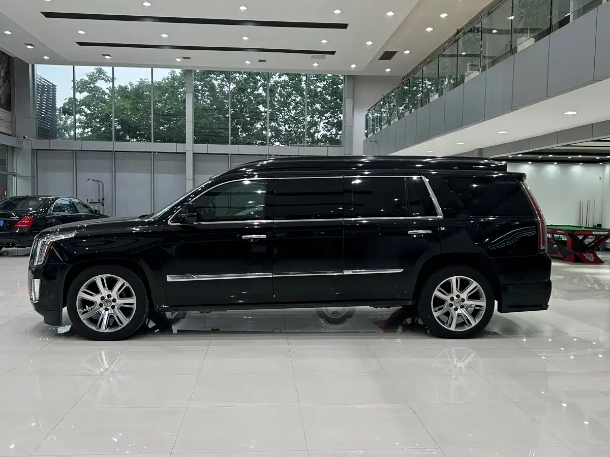 Cadillac Escalade 2017 6.2L ESV Platinum Extended фото 3