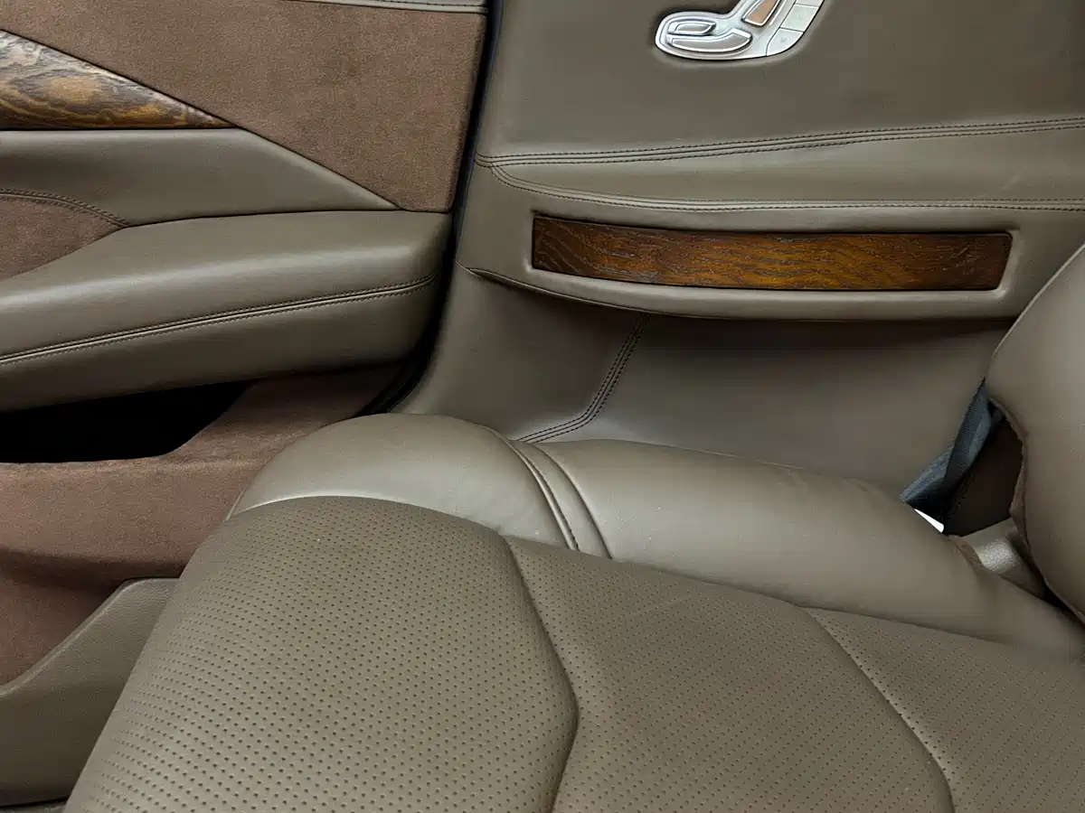 Cadillac Escalade 2017 6.2L ESV Platinum Extended фото 11