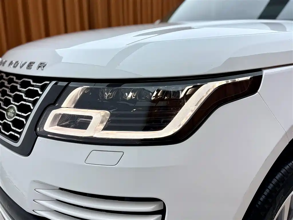Land Rover Range Rover 2021 3.0 L6 Heritage Extended Classic Edition фото 23