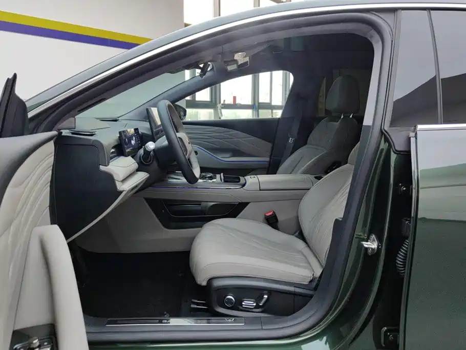 Geely Galaxy Galaxy Xingyao 8 2025 2025 Model 130km EM-i Flagship Edition