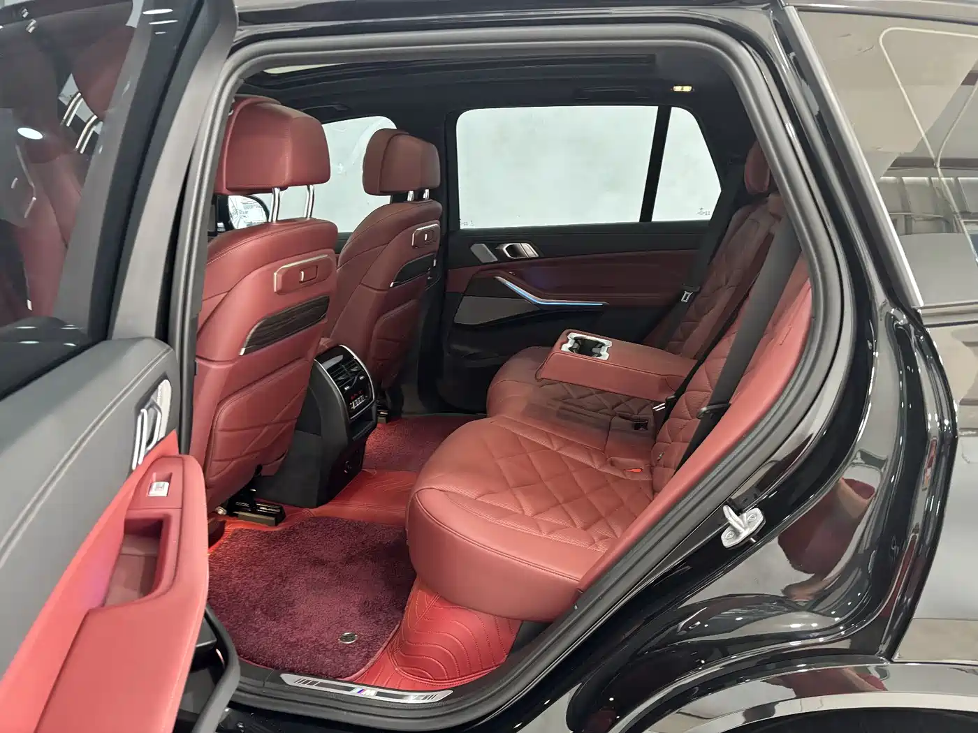 BMW X5 2025 Model xDrive 40Li M Sport Blackout Package фото 24