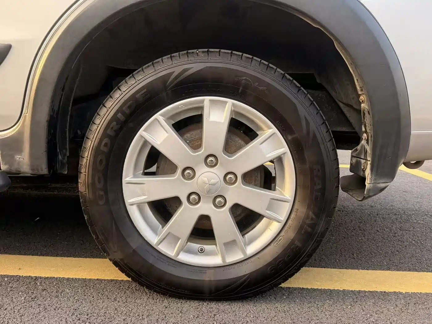 Mitsubishi Zinger 2014 2011 2.0L Manual Luxury