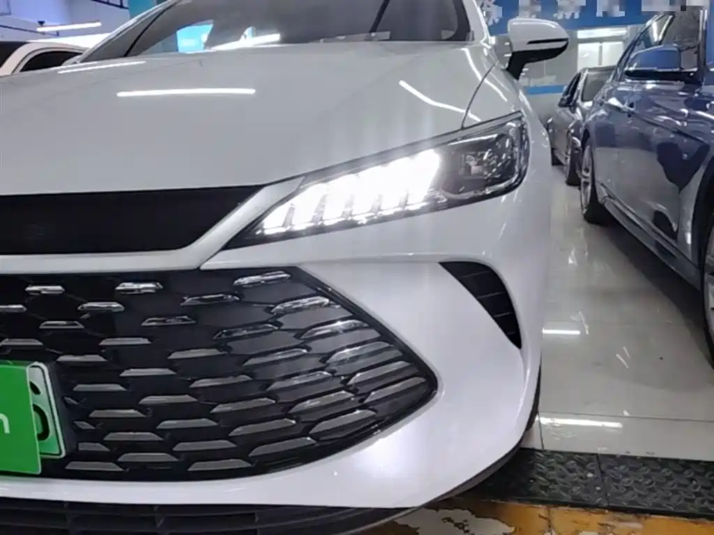 BYD Qin PLUS 2025 DM-i Smart Drive 55KM Leader фото 24