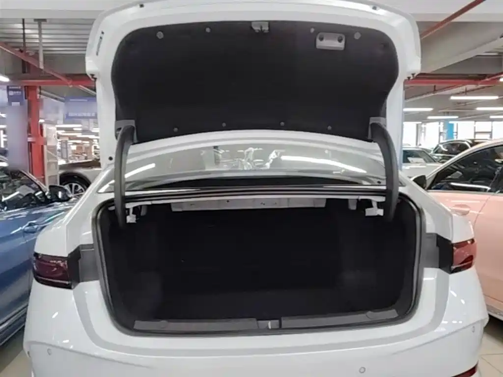 BYD Qin PLUS 2025 DM-i Smart Drive 55KM Leader фото 19