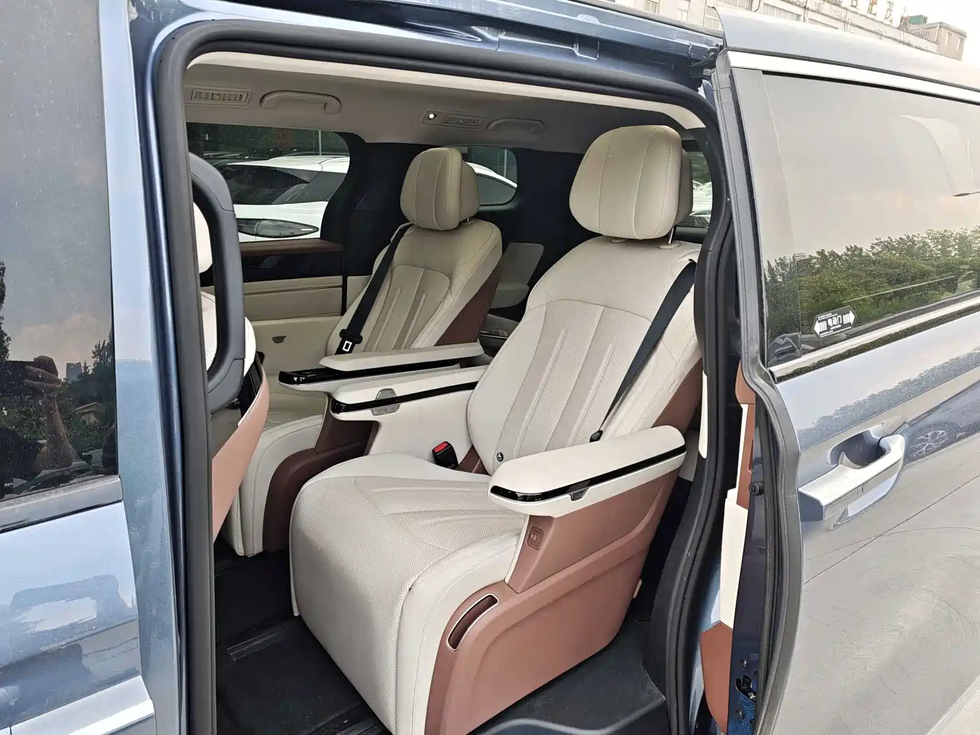 BYD Xia 2025 2025 DM-i 1.5T 180km Surpass Edition