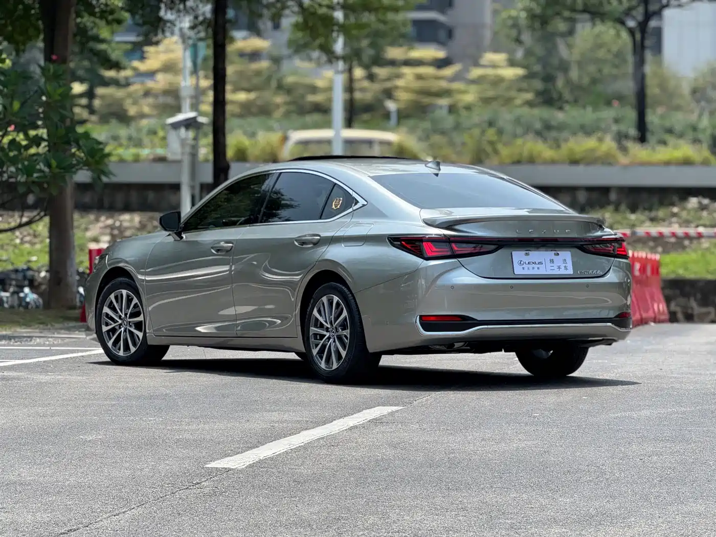 Lexus ES 2025 2025 300h Ultimate Edition