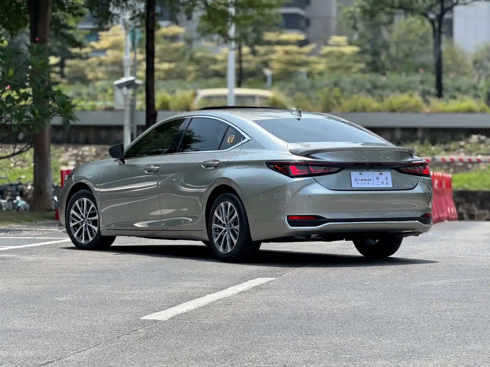 Фото 4 - Lexus ES