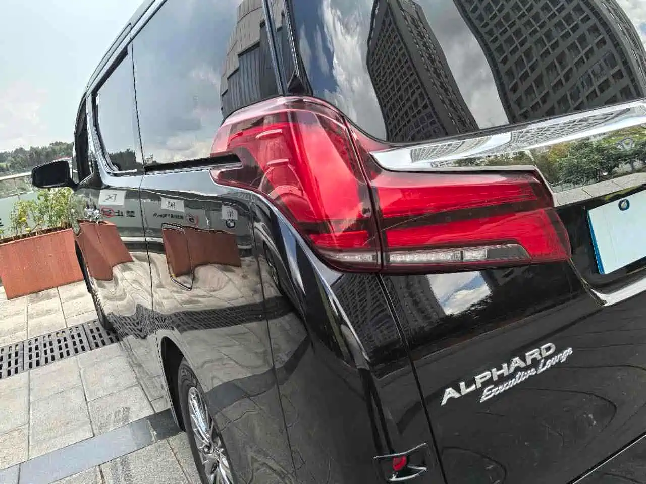 Toyota Alphard 2021 Hybrid 2.5L Premium фото 11