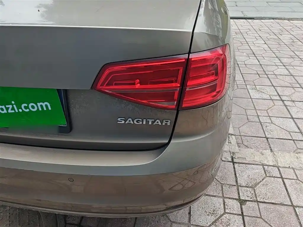 Volkswagen Sagitar 2015 1.6L Manual Comfort фото 8