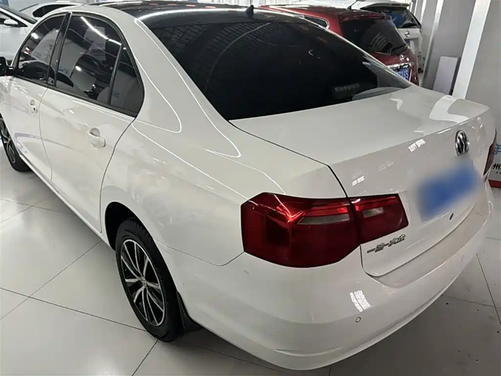 Volkswagen Jetta 2016 1.6L 25th Anniversary Edition фото 8