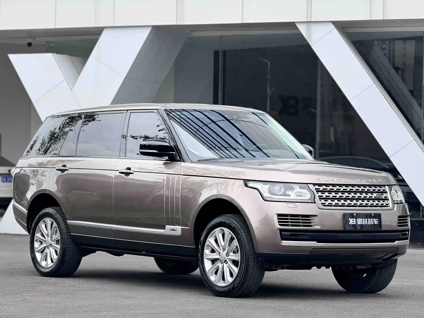 Photo 3 - Land Rover Range Rover