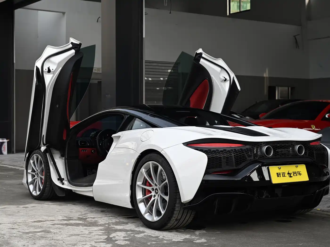 McLaren Artura 2025 2023 3.0T Hybrid Standard