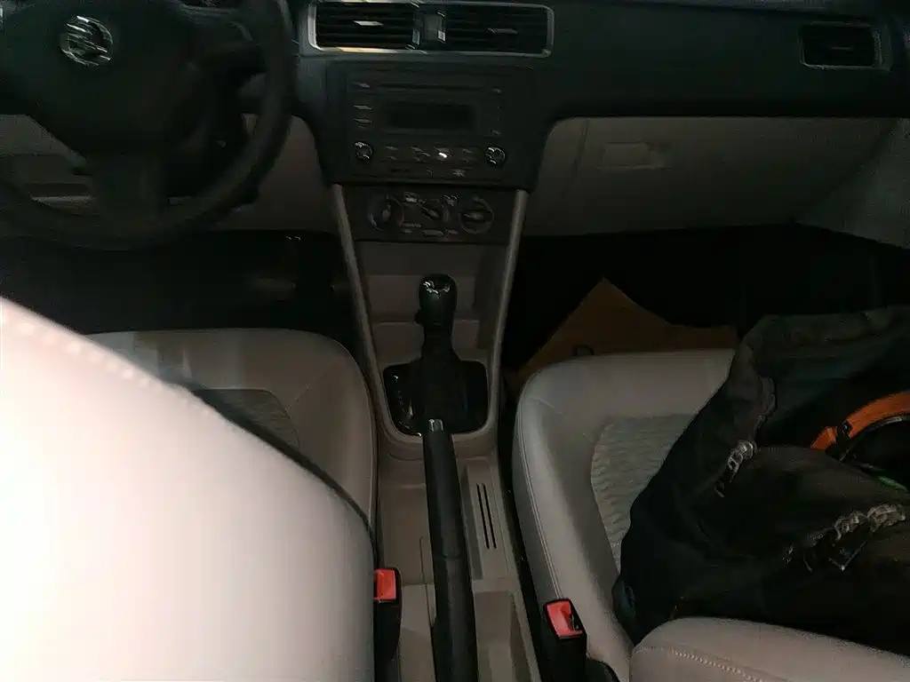 Škoda Rapid 2016 1.6L Automatic Pioneer Edition фото 6