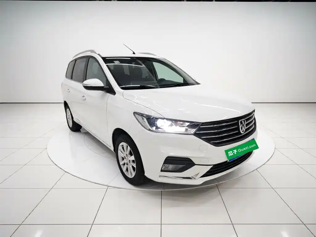 Фото 4 - Baojun 360