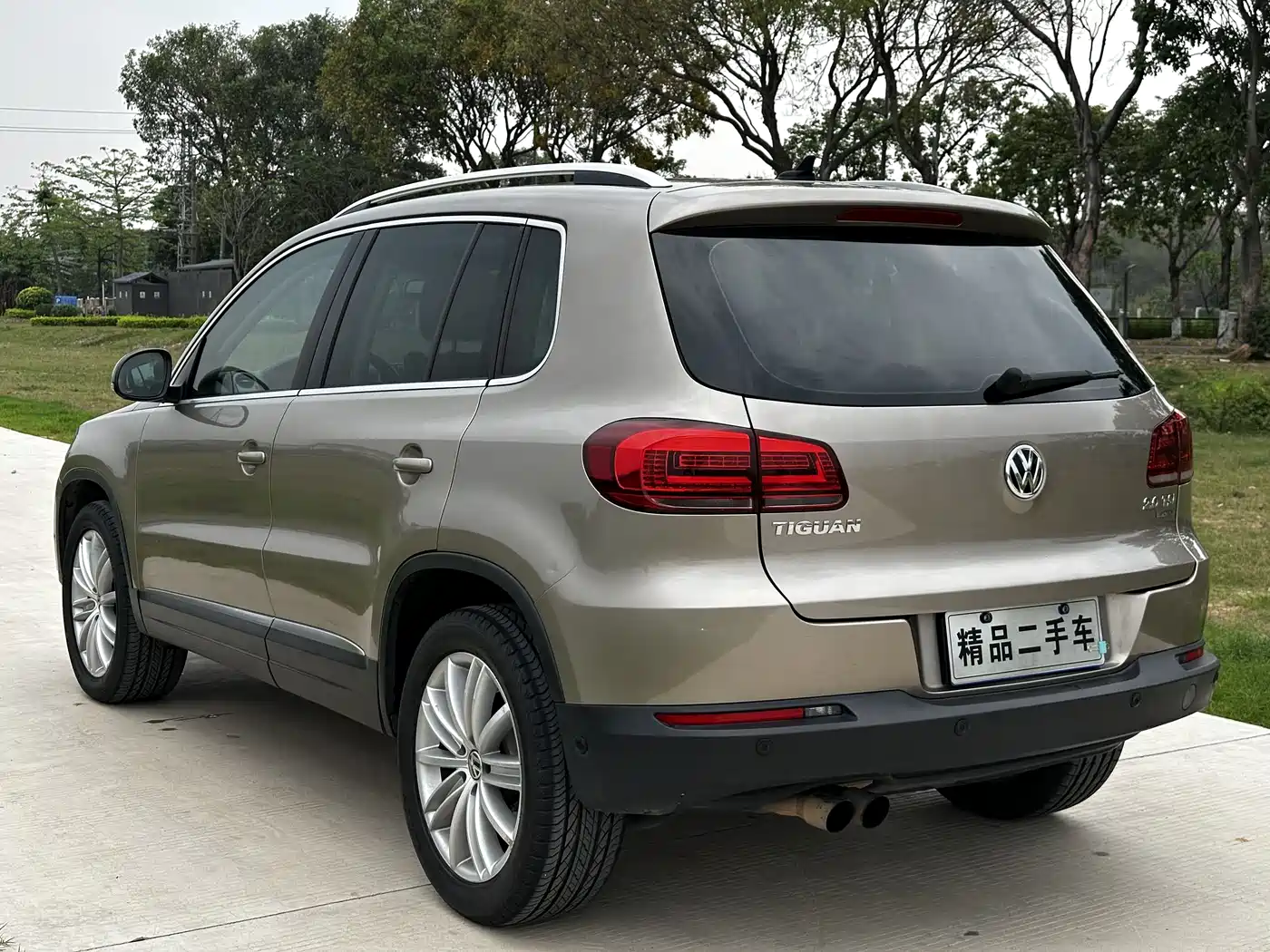 Volkswagen Tiguan 2015 2.0TSI Comfort Edition фото 4