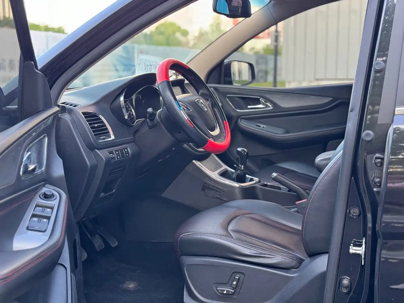 Baojun 560 2015 2015 1.8L Manual Luxury