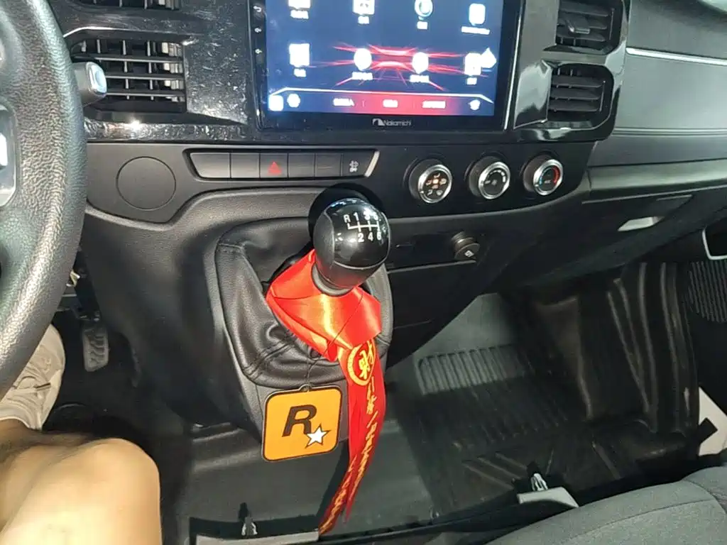 Jiangling JMC Fushun 2026 2025 Model 2.0T 6MT Diesel Short Wheelbase Low Roof Commercial MPV 5/6 Seats with Dual Swing Doors