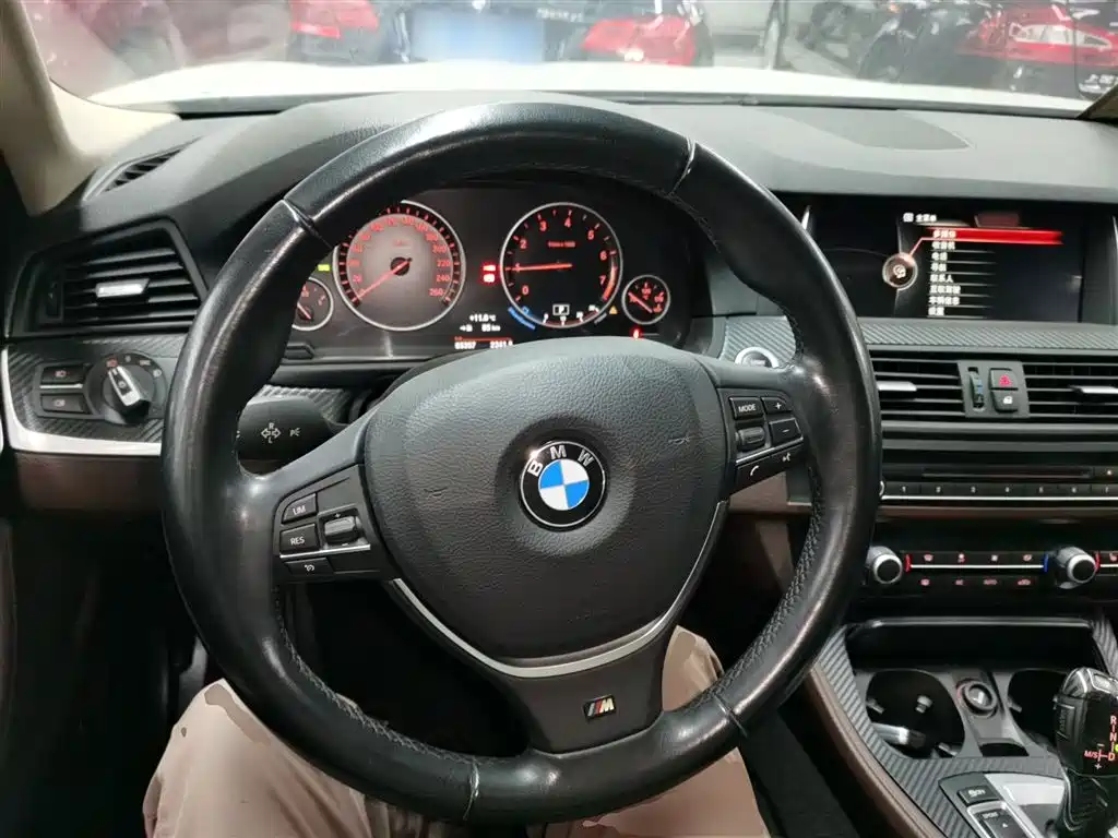 BMW 5 Series 2014 525Li Luxury Design Package фото 3