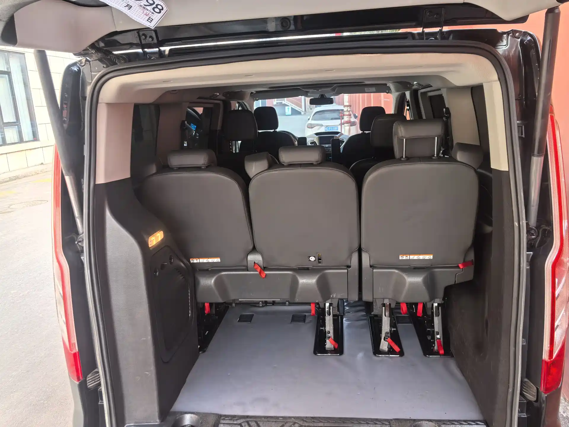 Photo 13 - Ford Tourneo