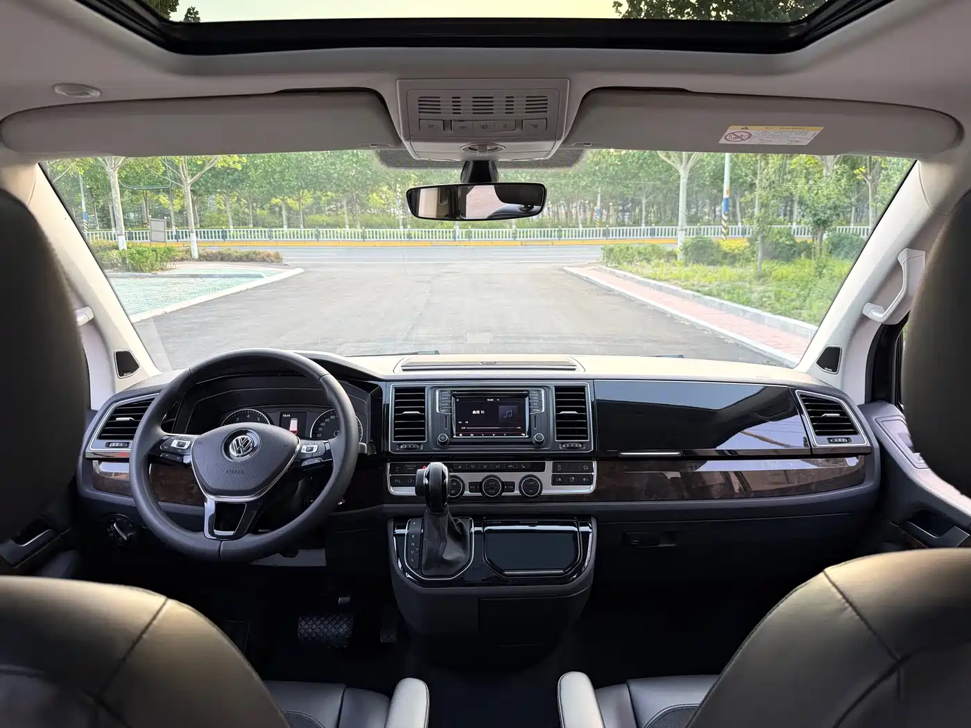 Volkswagen Multivan 2019 2.0TSI 4WD Premium 7-seater фото 7