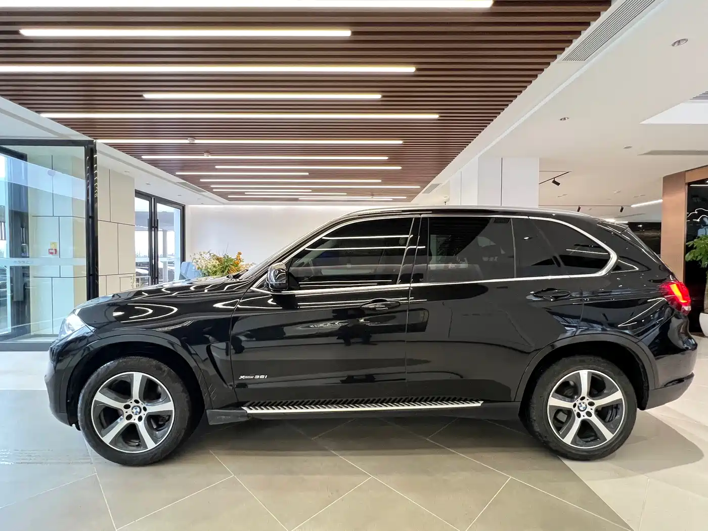 BMW X5 (Import) 2018 xDrive35i Elegant Model фото 3