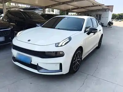 Lynk & Co 03