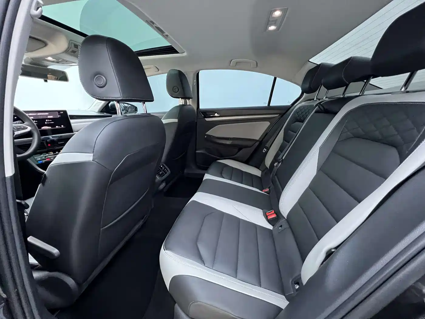 Volkswagen Bora 2023 280TSI DSG Prestige Edition фото 11