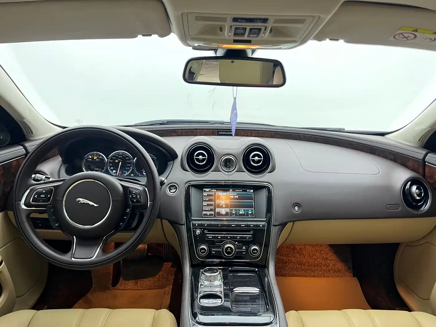 Jaguar XJ 2015 XJL 3.0 SC 2WD Panorama Business Edition фото 4