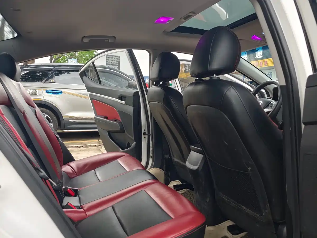 Hyundai Elantra 2016 Model 1.6L Automatic Smart Elite фото 13
