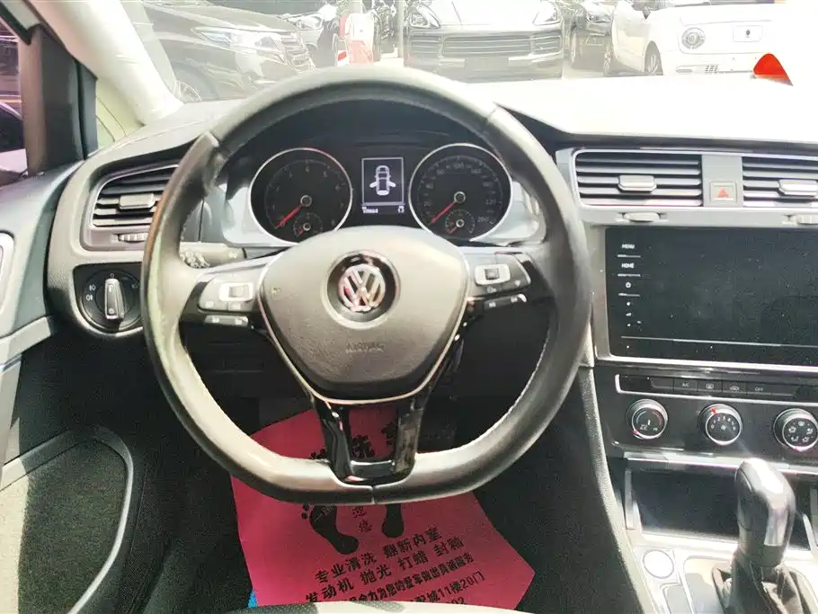 Volkswagen Golf 2017 1.6L Auto Comfort Millionth Edition фото 15