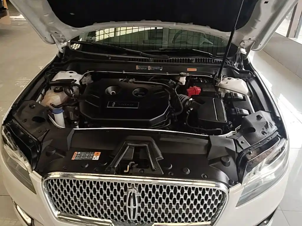 Фото 20 - Lincoln MKZ